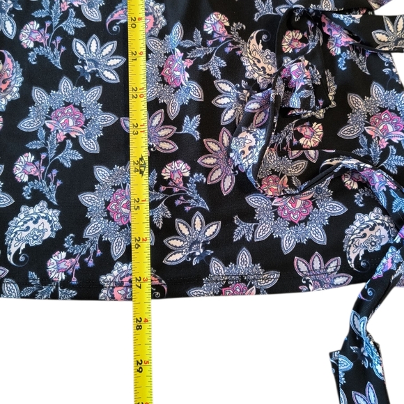 Lane Bryant Plus Size Floral Sleeveless Keyhole Blouse Size 22/24 - Picture 4 of 8